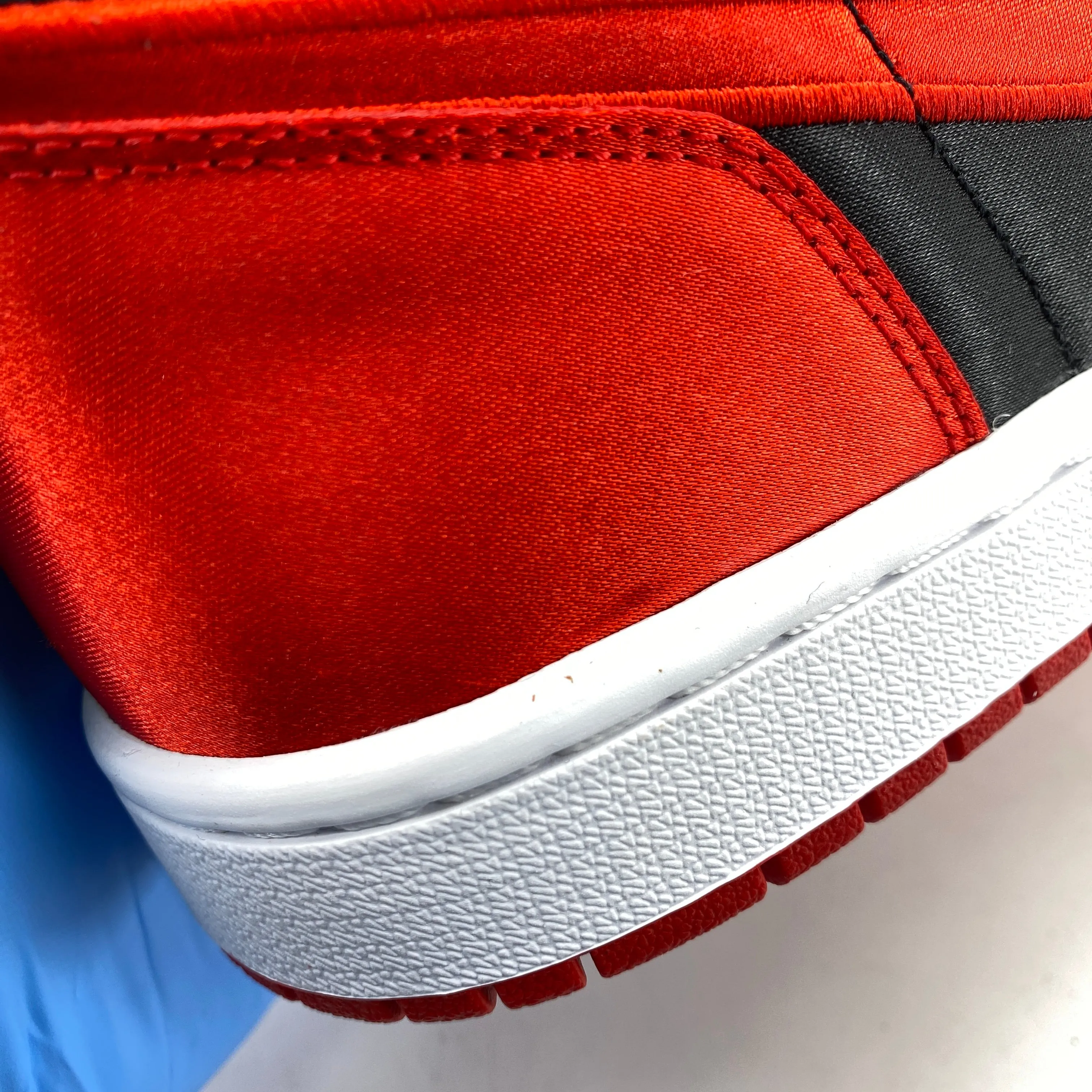 Air Jordan (W) 1 Retro High OG "Satin Bred" 2023 New Size 9.5W
