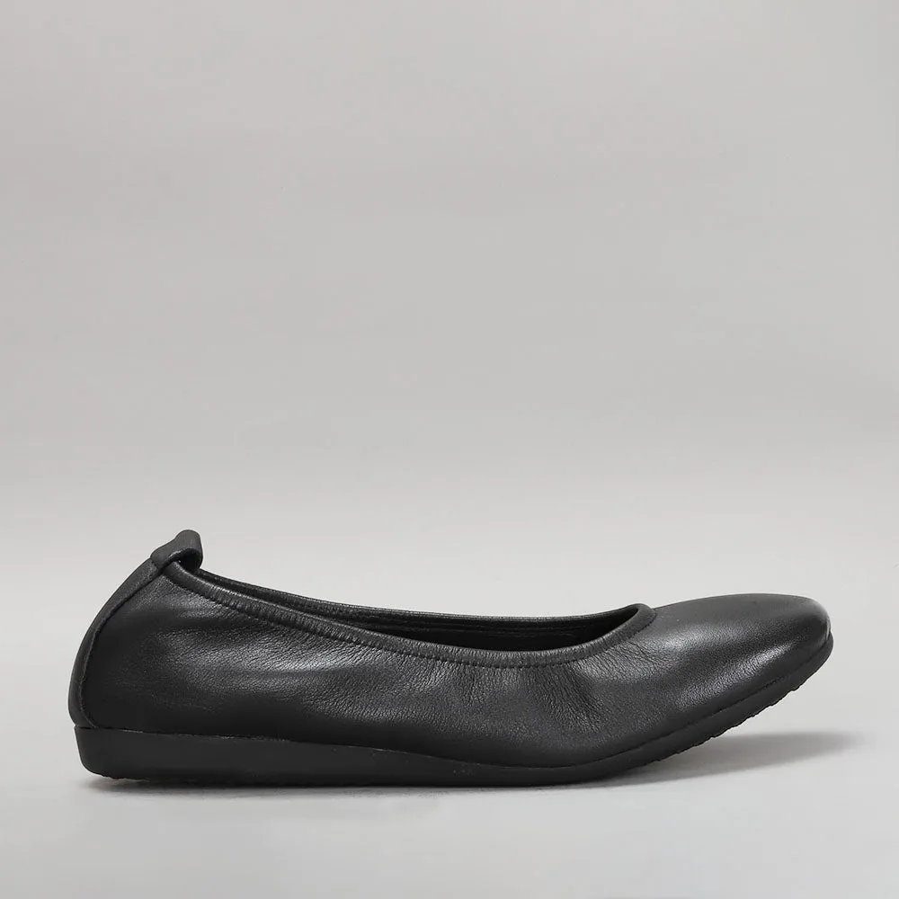 Barbie - Black/Black Sole
