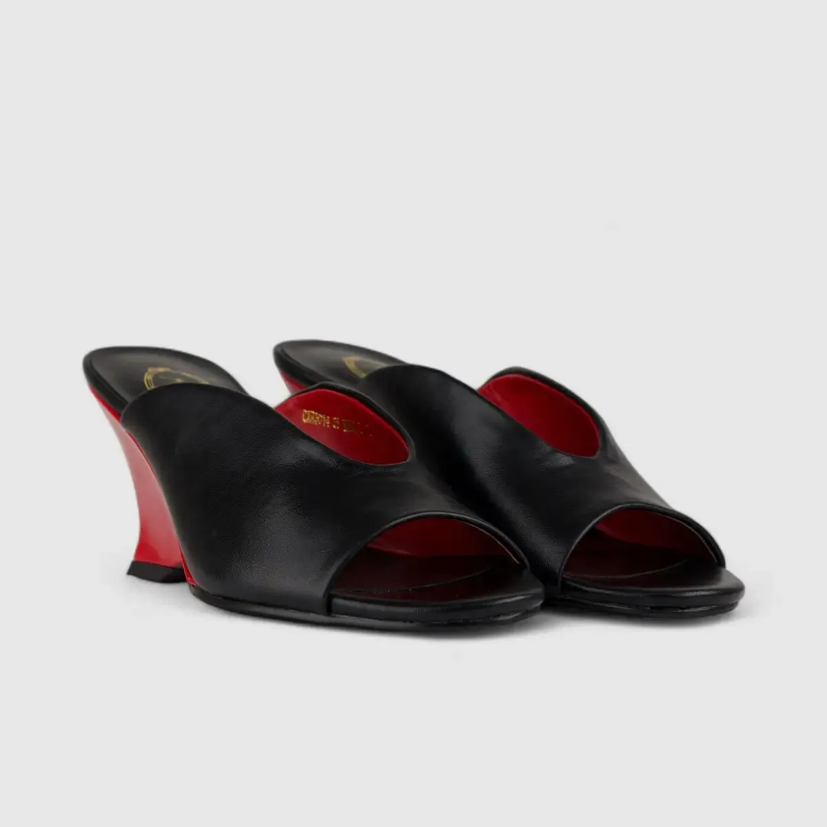 Bulbul Wedge Push In Black CAR5014