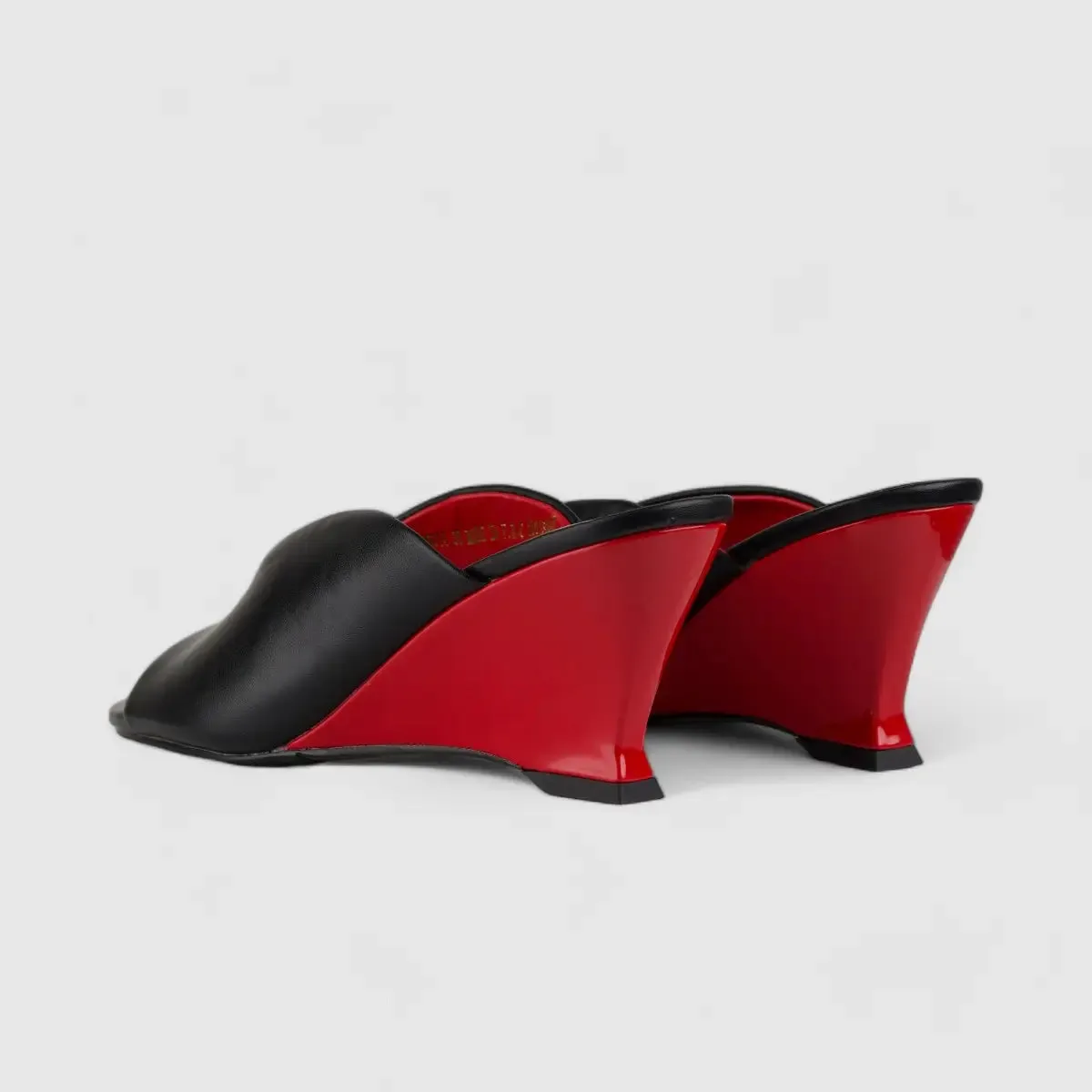 Bulbul Wedge Push In Black CAR5014