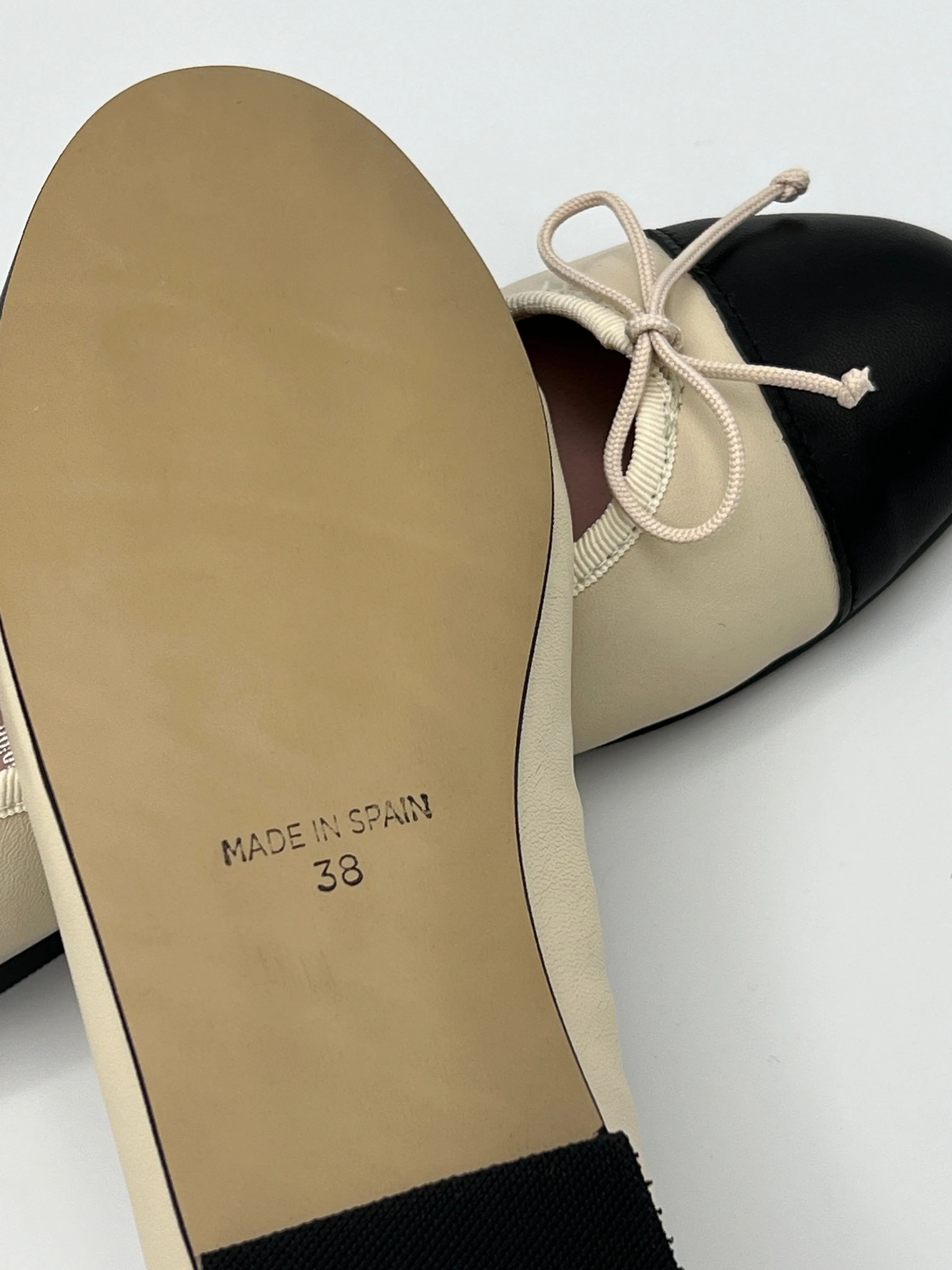 Cap toe Beige & Black Ballet Flat