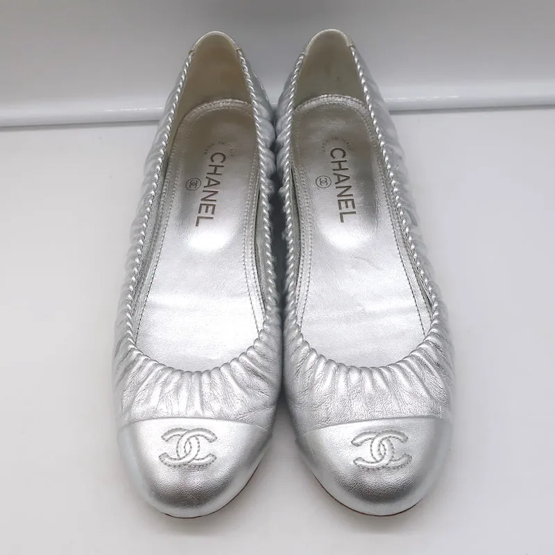 Chanel 16P CC Cap Toe Ballet Flats Silver Metallic Ruched Leather Size 41