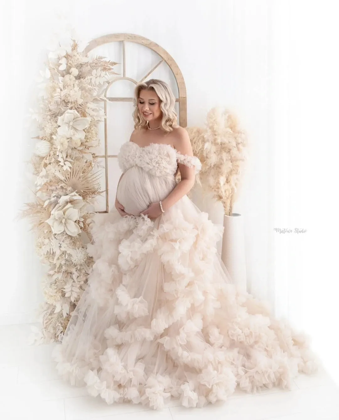 Deep V-neck Tull Full Ruffles Backless Cloud Dress Materning Dress for Photoshoot