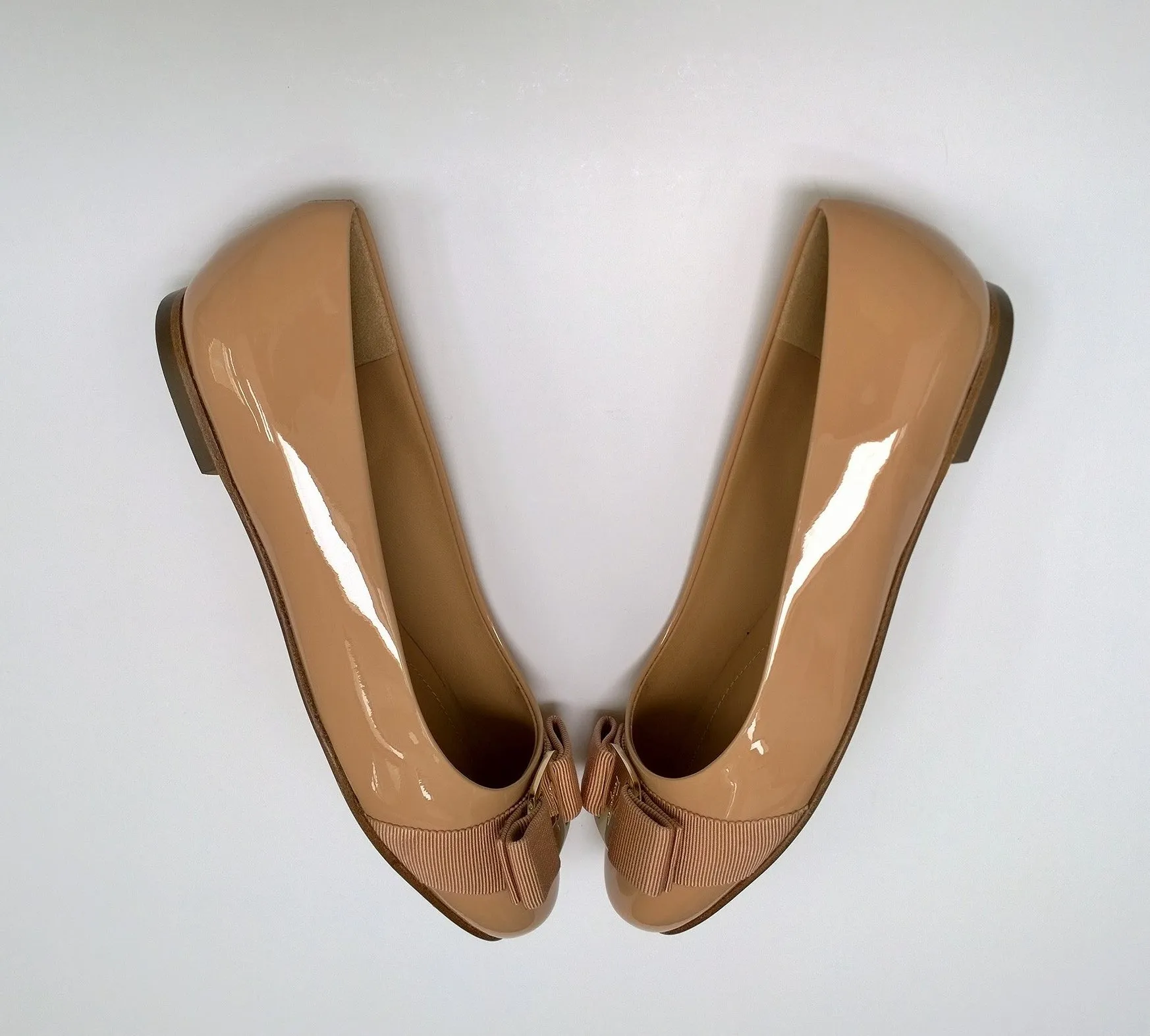 Ferragamo Varina Bow Flats C Width Shoes New in Box Amaretti Warm Nude Patent