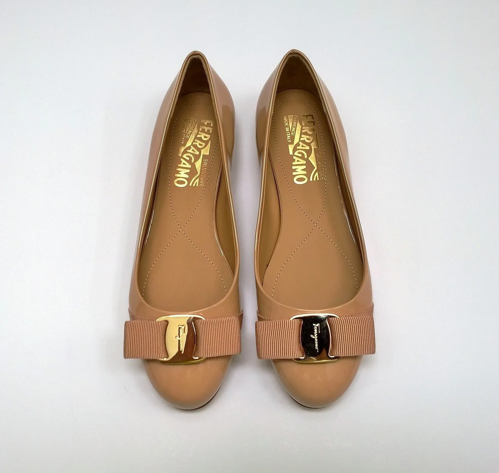 Ferragamo Varina Bow Flats C Width Shoes New in Box Amaretti Warm Nude Patent