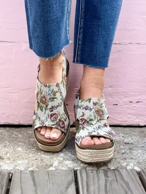 Freddie Wedge - Sand Brocade Floral