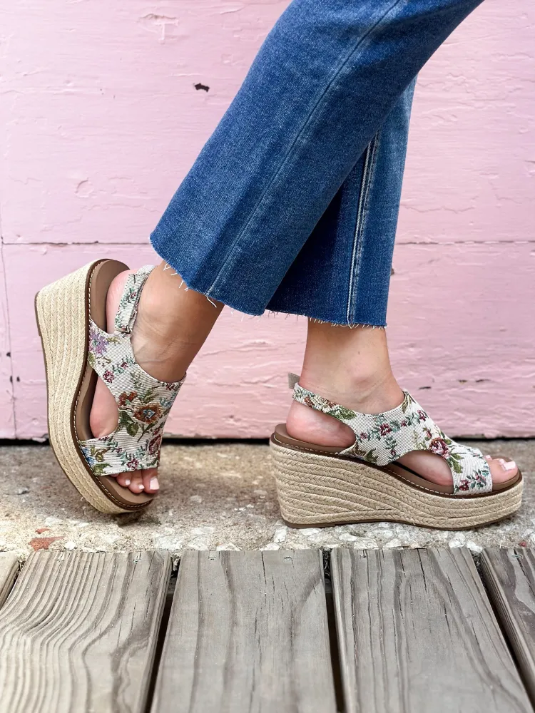 Freddie Wedge - Sand Brocade Floral