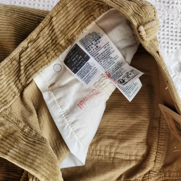 Gorgeous New Levi's 31 x 30 NWT Ladies Wide Corduroy Jeans Tan