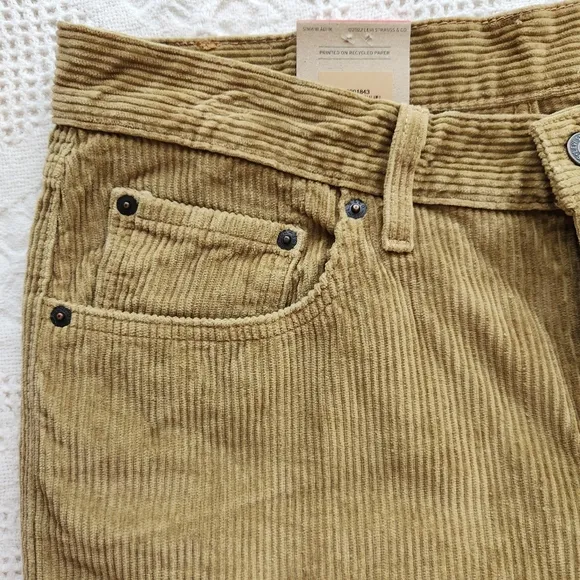 Gorgeous New Levi's 31 x 30 NWT Ladies Wide Corduroy Jeans Tan
