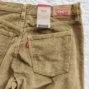 Gorgeous New Levi's 31 x 30 NWT Ladies Wide Corduroy Jeans Tan