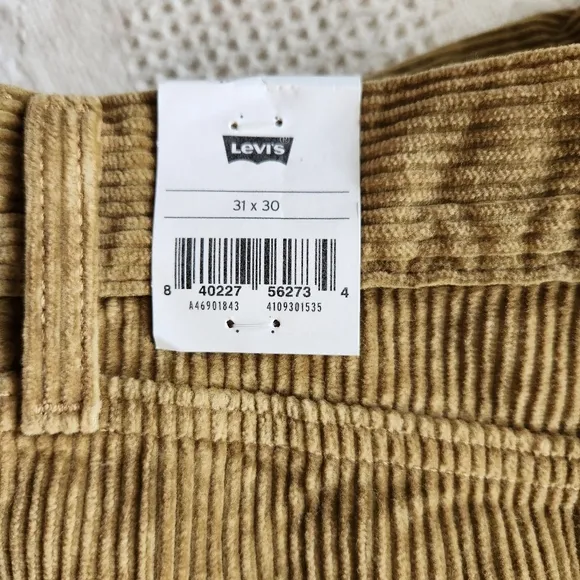 Gorgeous New Levi's 31 x 30 NWT Ladies Wide Corduroy Jeans Tan