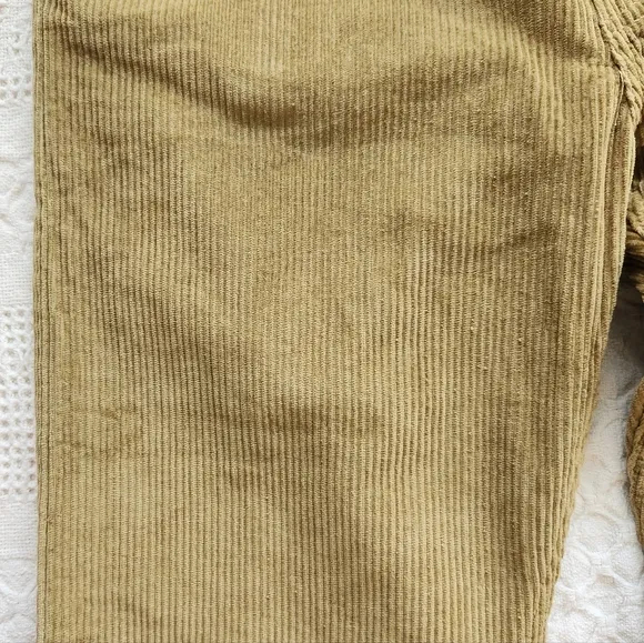 Gorgeous New Levi's 31 x 30 NWT Ladies Wide Corduroy Jeans Tan