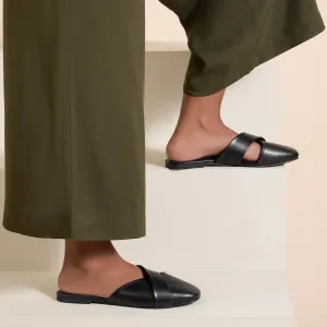 Nola in Black Flat Sandals For Women