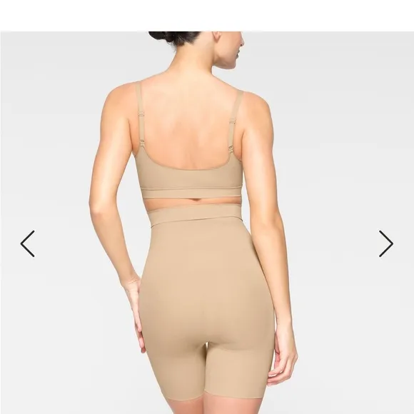 NWOT Skims everyday sculpt HIGH-WAISTED MID THIGH SHORT