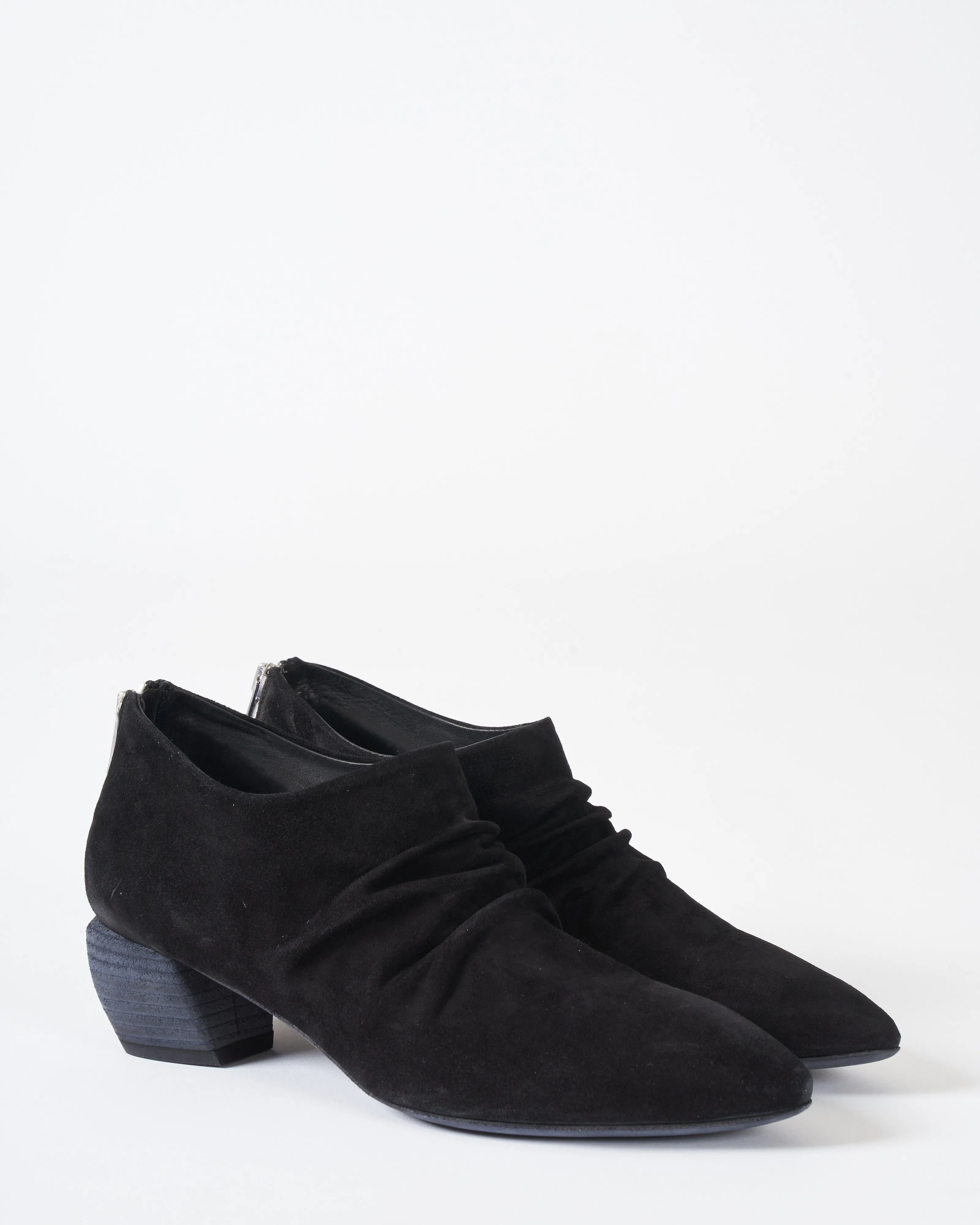 sally 024 - oliver black