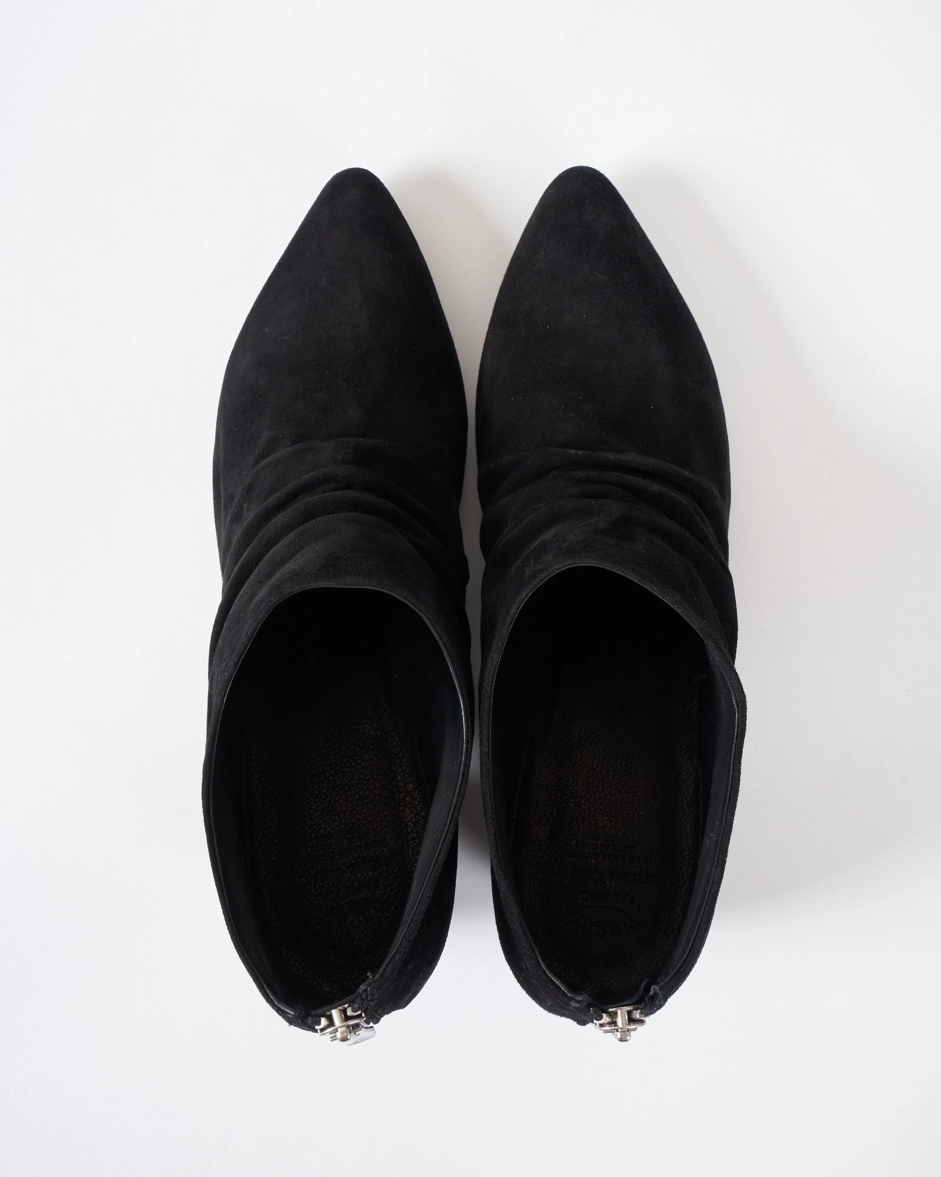 sally 024 - oliver black
