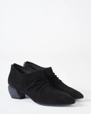 sally 024 - oliver black