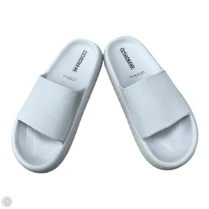 Sandals Flats By Cushionaire In Grey, Size: 6