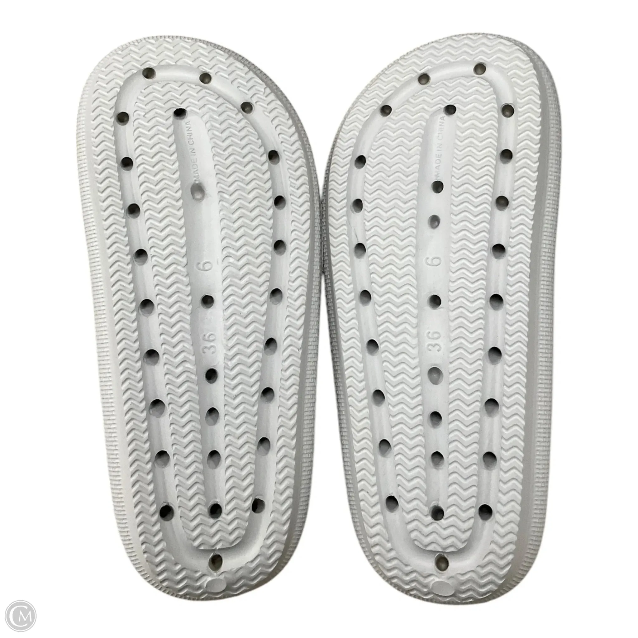 Sandals Flats By Cushionaire In Grey, Size: 6