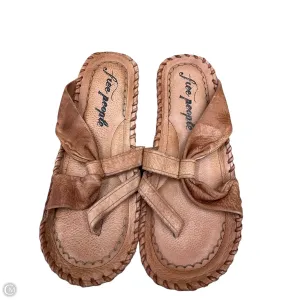 Sandals Flats By Free People In Tan, Size: 6