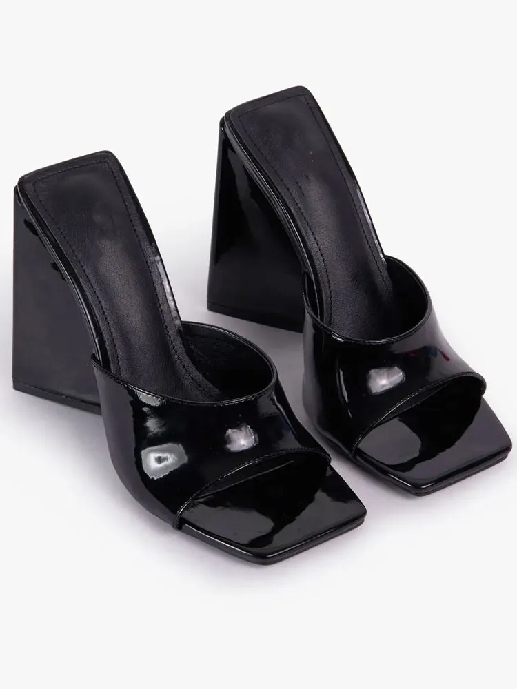Square-toe Triangle Heel Sandals