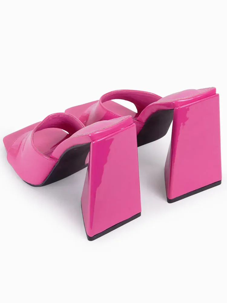 Square-toe Triangle Heel Sandals