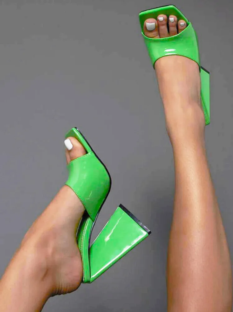 Square-toe Triangle Heel Sandals