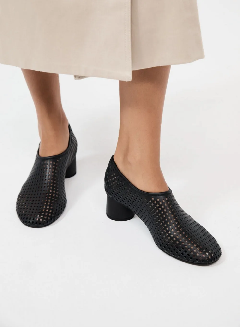 ST. AGNI | Perforated Ballet Heel