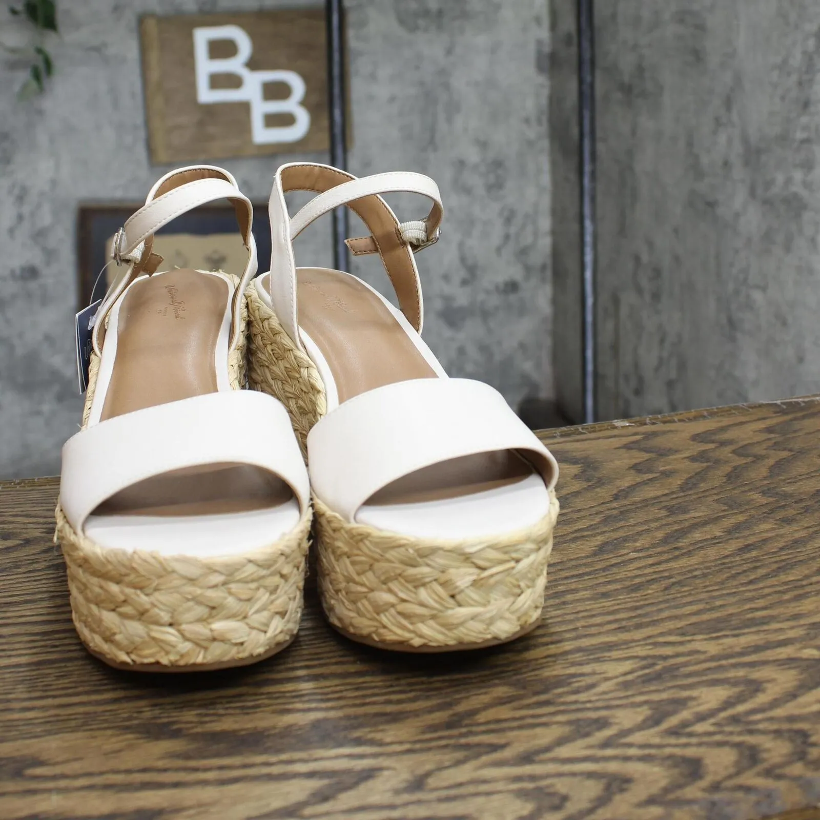 Universal Thread Alisha Platform Wedge Heels with Memory Foam Insole White 9.5M