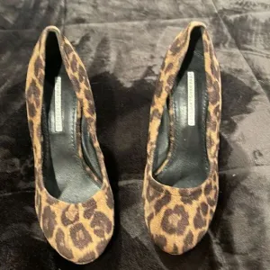Vera Wang lavender wedge leopard/cheetah heels suede fabric size 6 1/2