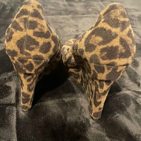 Vera Wang lavender wedge leopard/cheetah heels suede fabric size 6 1/2