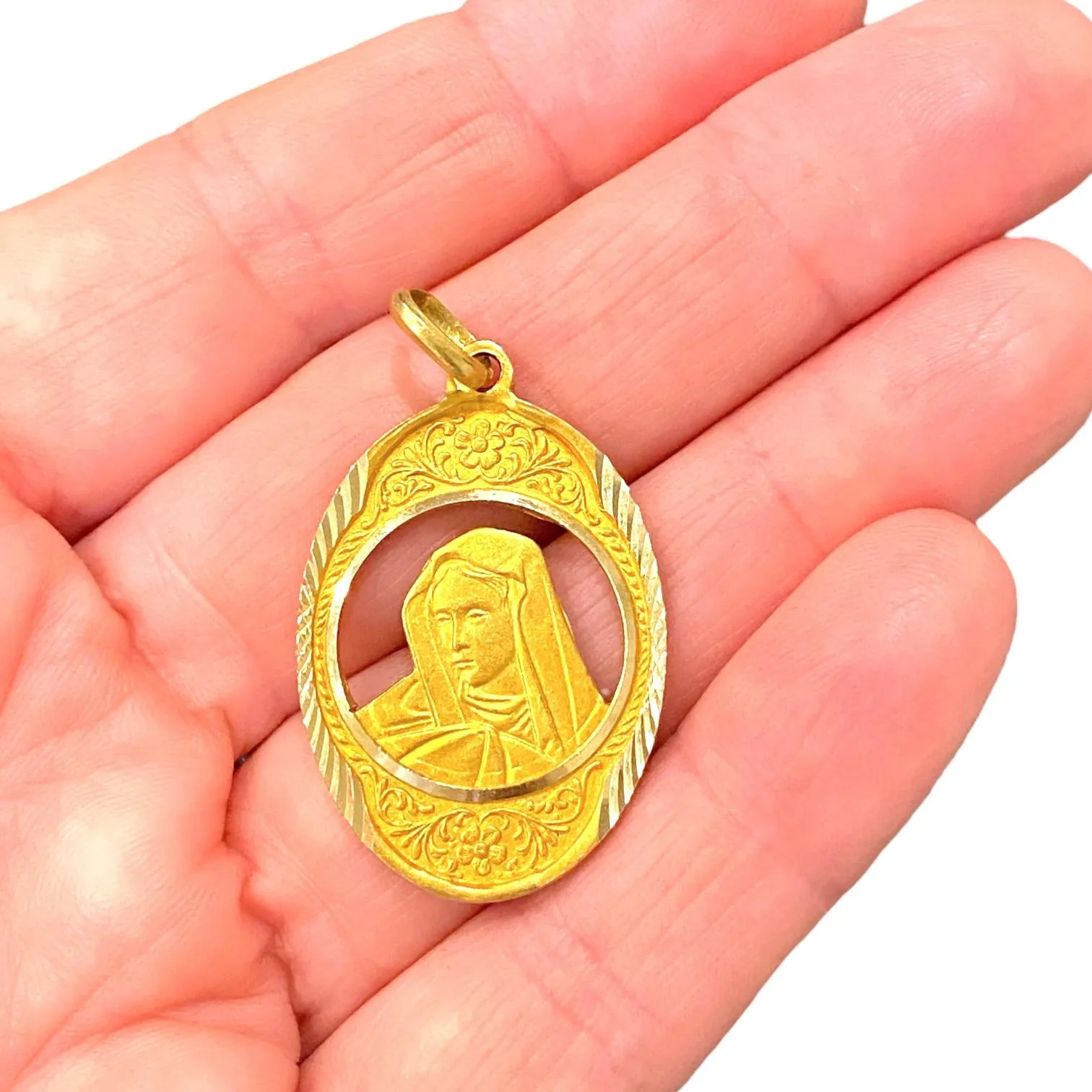 Vintage 18K Virgin Mary Oval Picture Pendant