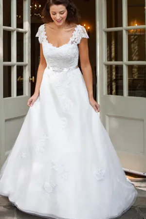Wedding Dresses,Lace Beaded Brides Dress,Vintage Wedding Gowns,Open Back Wedding Dress,M19